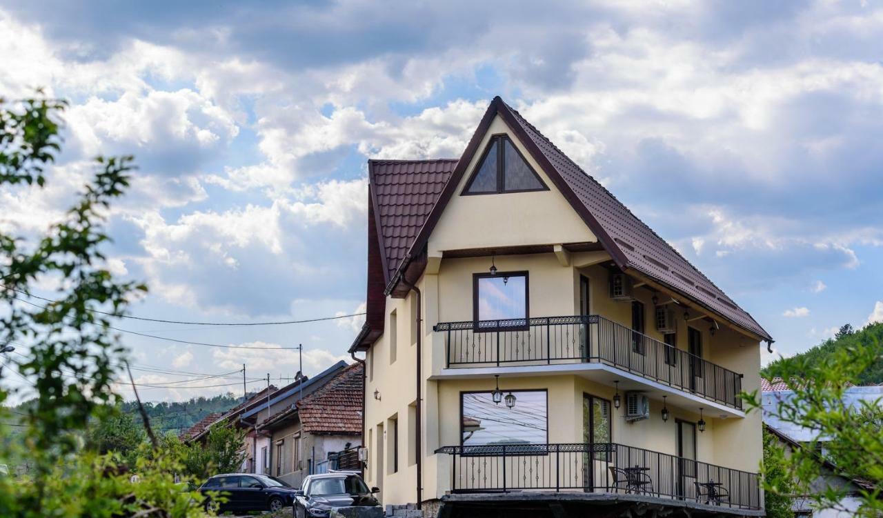 Casa Sky Apartment Orşova Exterior foto